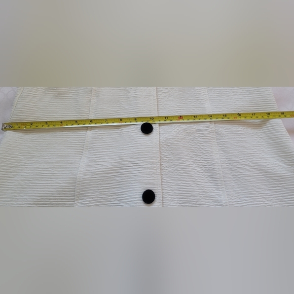 Lilt Elegant White blazer with Black buttons and faux fur collar & sleeve's cuff - Picture 9 of 10